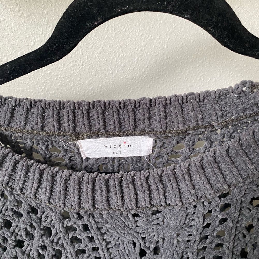 COPY - WOMENS NAME BRAND SWEATER SIZE SMALL - Picture 2 of 2